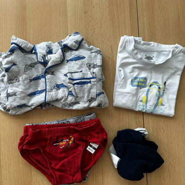 Vêtements pour enfants TA. 98/104