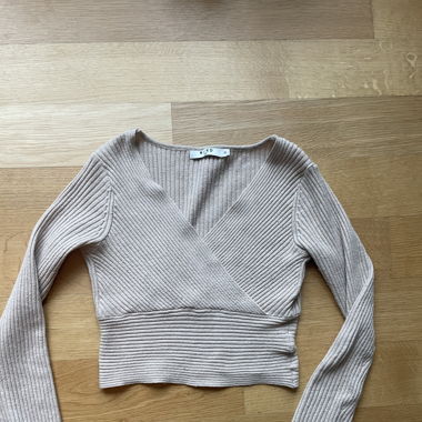 Beige pullover 