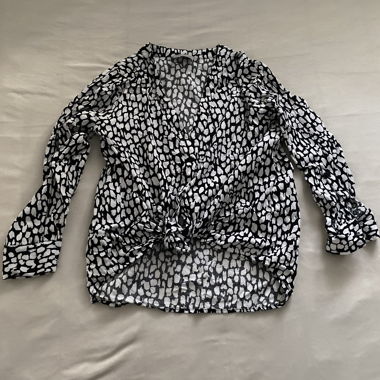 Set con top in pizzo, camicia e 2 jeans