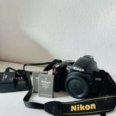Nikon D3000 inkl. 2x Akku + Ladestation