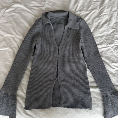 Grauer Strickcardigan-Oberteil