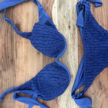 Süßer Bikini Größe M - tiefblau