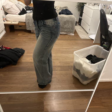 Jeans mit weitem Bein