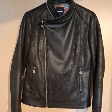 Splendida giacca Desigual nera