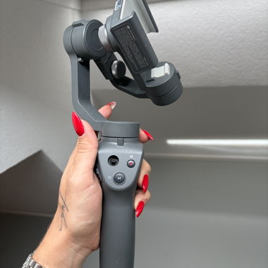 Stabilizzatore video per smartphone DJI