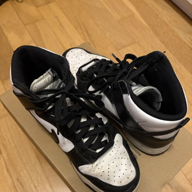 Nike dunks (panda) high