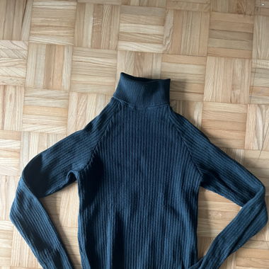 Dunkelgrüner Rollkragen Pulli