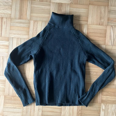 Dunkelgrüner Rollkragen Pulli