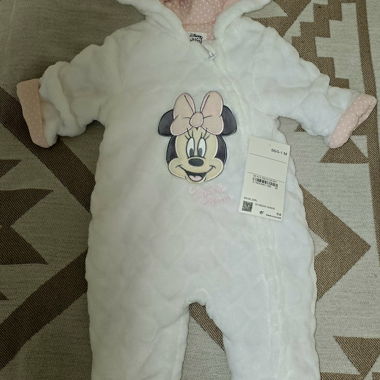 Baby-Overalls mit Kapuze und Pyjama