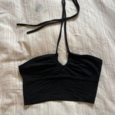 Top nero con schiena scoperta