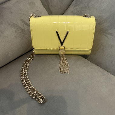 Gelbe Umhängetasche mit Kette Valentino