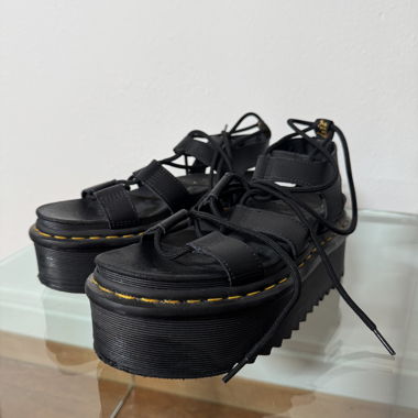 Dr. Martens Sandalen Nartilla Plateau 