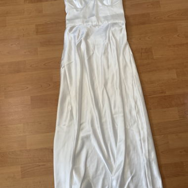 Robe satinée 