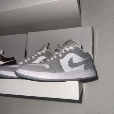 Jordan 1 low in grau (graue sohlen)