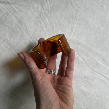 Bangle in brown