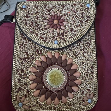 Beuteltasche mit Perlen