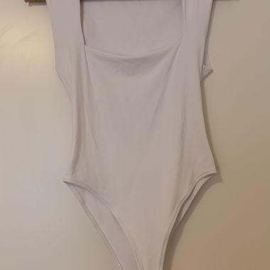 Body bianco con scollo quadrato 