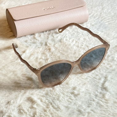Occhiali da sole cat-eye Chloé nude con custodia