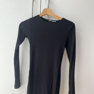 Schwarzes Kleid