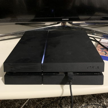 PS4 mit Zwei Controller und Fünf tolle spiele 