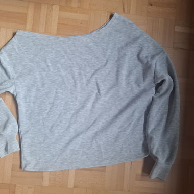 Maglione grigio a maniche lunghe