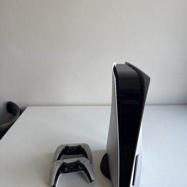 Console PS5 avec 2 manettes
