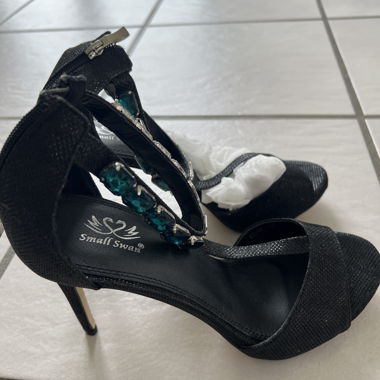 Escarpins à talons hauts noirs