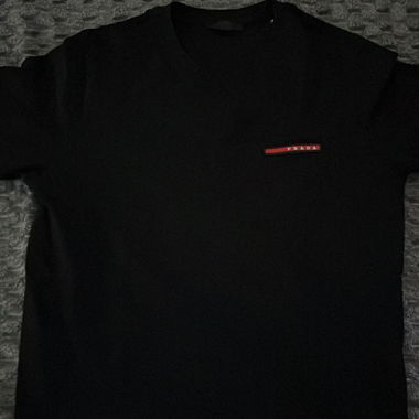 T-shirt noir Prada