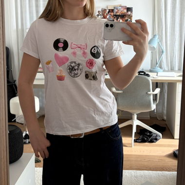Y2k Weisses T-Shirt mit details