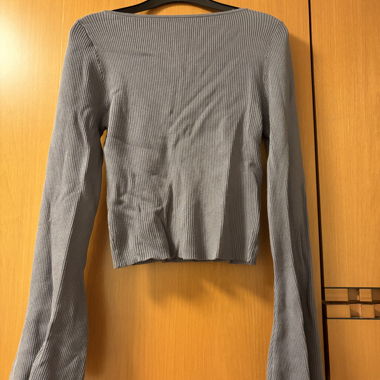 Top a costine grigio