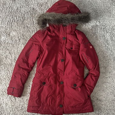 Parka invernale rossa con cappuccio