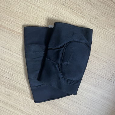 Schwarze Knieschoner