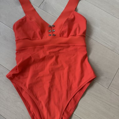 Roter Badeanzug Pain de Sucre