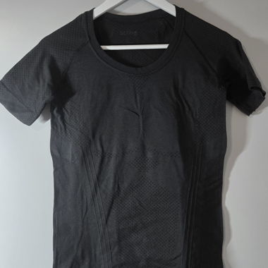 Schwarzes Sport T-Shirt kurzarm