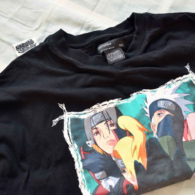 Schwarzes T‑Shirt Bershka x Naruto Shippuden