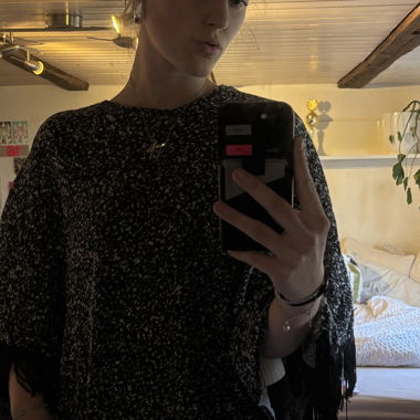 Poncho mit fransen