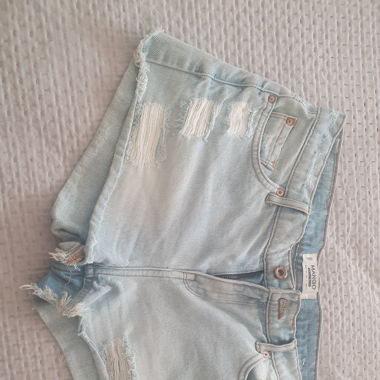 short en jean taille 36 (UE)