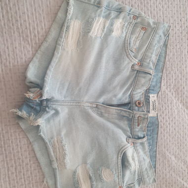 short en jean taille 36 (UE)