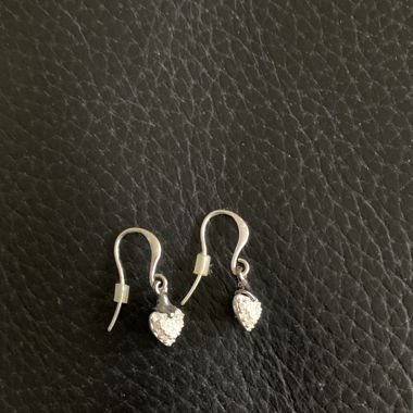 Herzohrringe mit Glitzersteine 