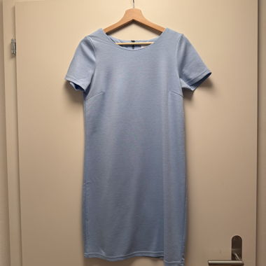 Robe bleue claire à fermeture éclair