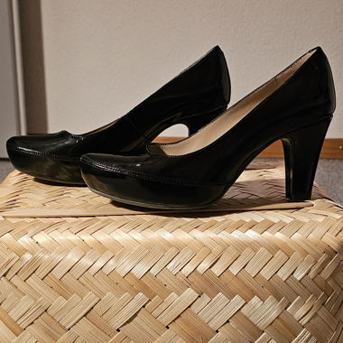 Unisa schwarze Lack-Pumps Grösse 37.5