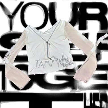 Top in mesh bianco stile y2k con strass