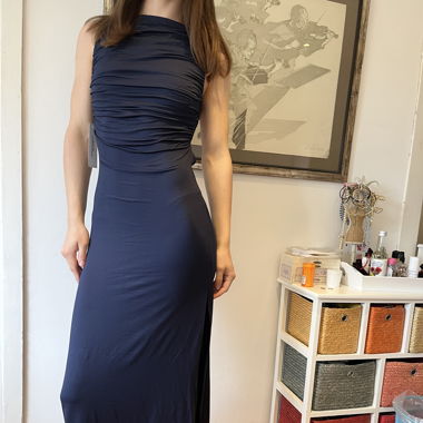 Maxi abito blu scuro con schiena scoperta