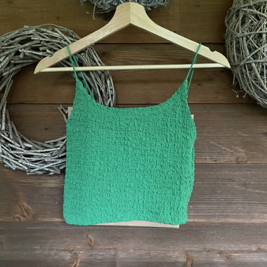 Gruenes Crop Top mit Tragern