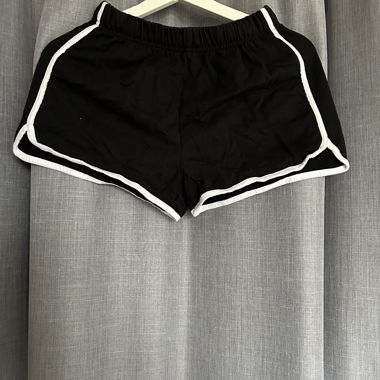 Short H&M noir bordure blanche 