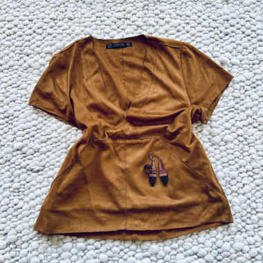 Zara Top mit passendem Holzschmuck – Boho-Vibe