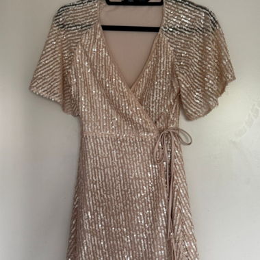 Robe à sequins avec effet portefeuille