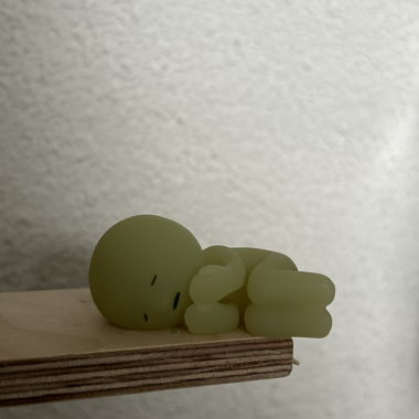 Figurine Smiski Position Fœtale N° 1