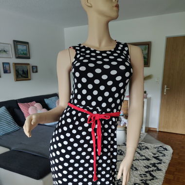 Modisches Pünktchenkleid von Yessica 
