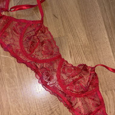 Intimo in pizzo rosso